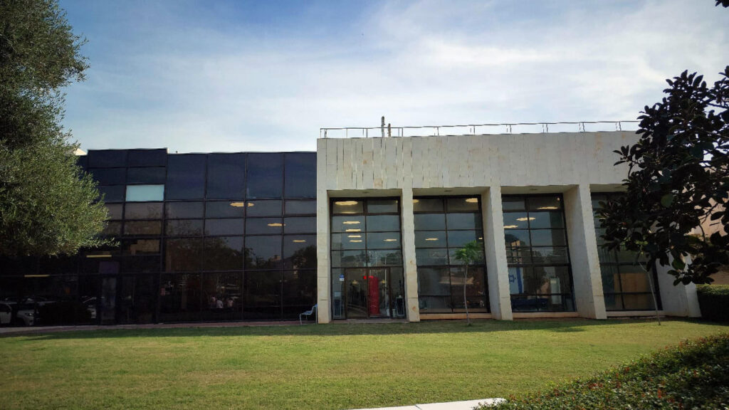 בריכה שיקומית